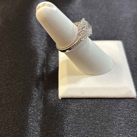 Elegant QVC Platinum Clad Diamonique Ring - Picture 3 of 4